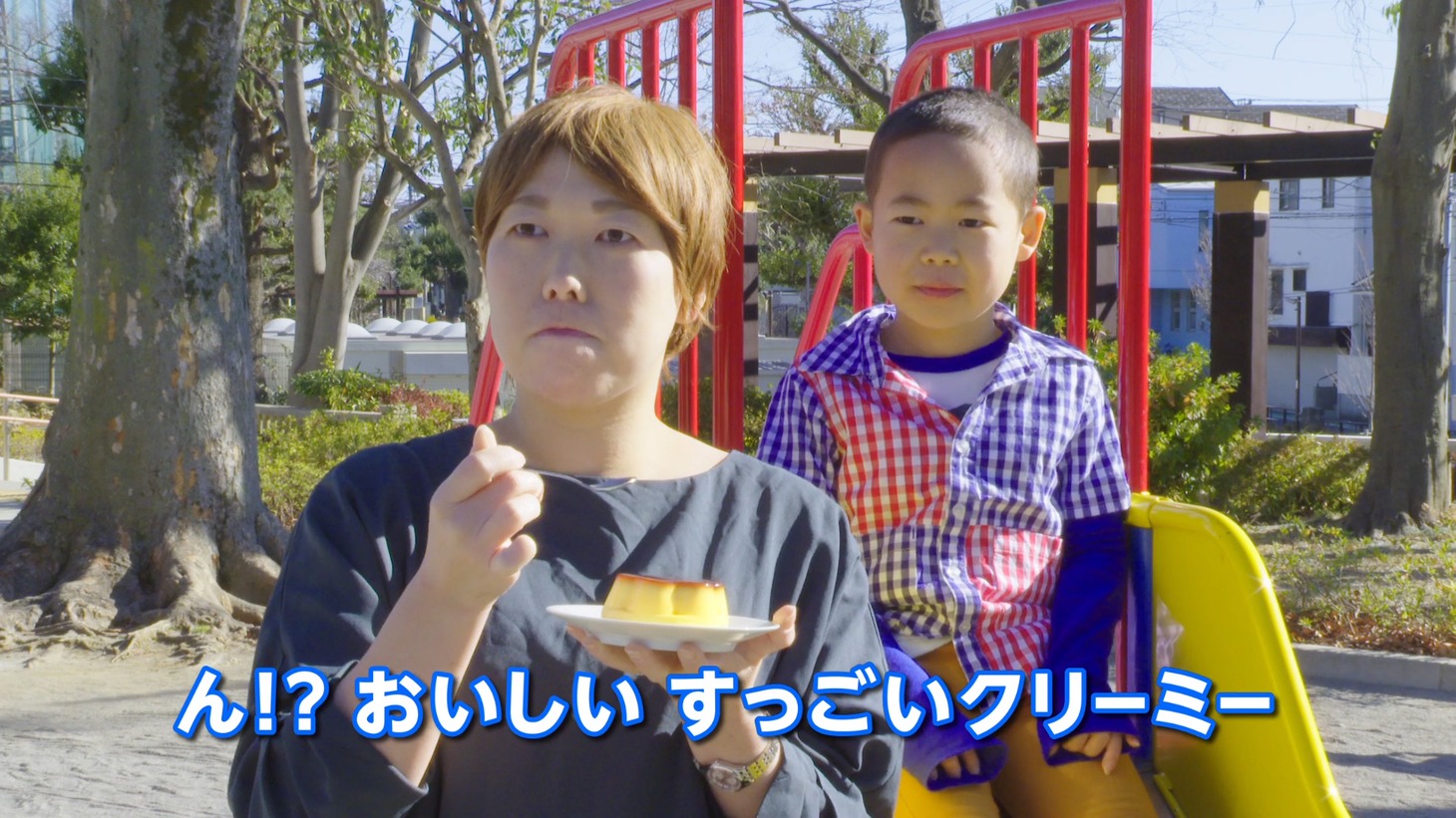 Toshlが出演するプッチンプリンCM「こだわり3つ」編のワンシーン。