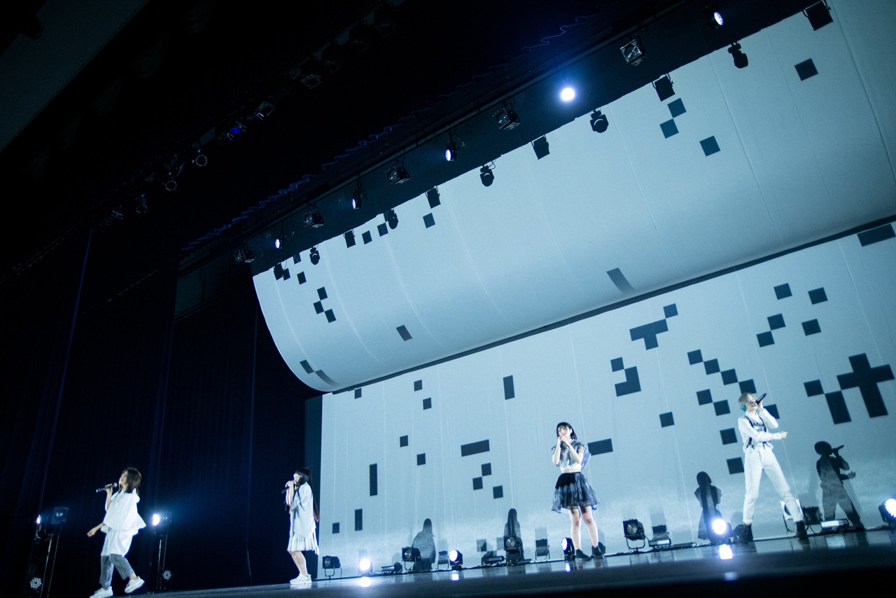 Maison book girl「Solitude HOTEL 7F」の様子。（撮影：稲垣謙一）
