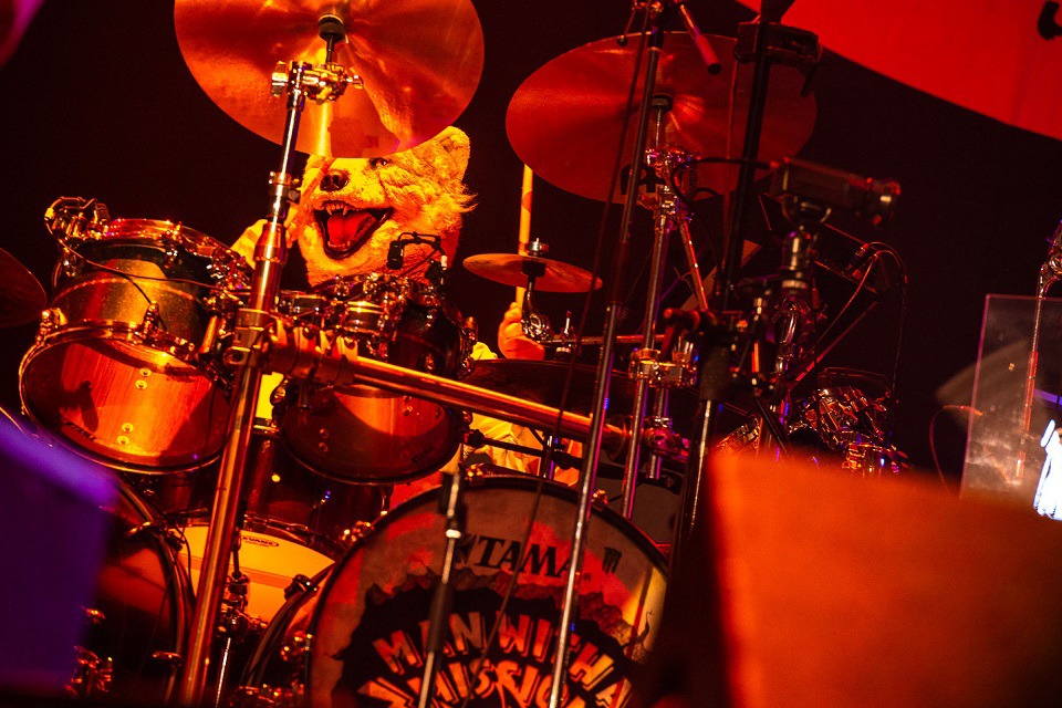 「MAN WITH A MISSION presents Chasing the Horizon World Tour 2018/2019～JAPAN Extra Shows～」北海道・真駒内セキスイハイムアイスアリーナ公演の様子。
