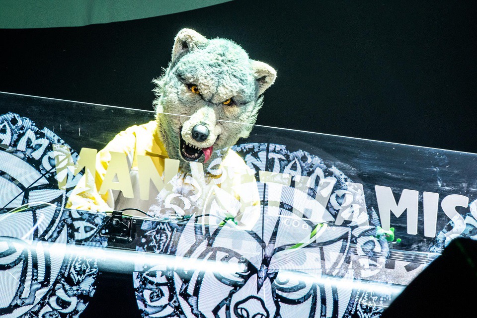 「MAN WITH A MISSION presents Chasing the Horizon World Tour 2018/2019～JAPAN Extra Shows～」北海道・真駒内セキスイハイムアイスアリーナ公演の様子。