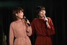 リーダーNao☆に翻弄されるKaede（左）とMegu（右）。