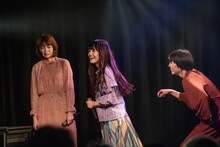 困るKaede（左）。