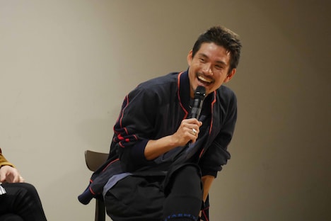 TAKE（G）（写真提供：アミューズ）