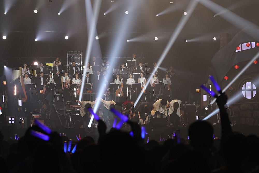 そらる「SORARU LIVE TOUR 2019 -10th Anniversary Parade-」最終公演の様子。（撮影：小松陽祐［ODD JOB］/ 加藤千絵［CAPS］/ 堀卓朗［ELENORE］）