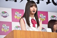 グレープ組を代表して挨拶する齋藤飛鳥。