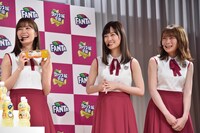 左から生田絵梨花、山下美月、秋元真夏。