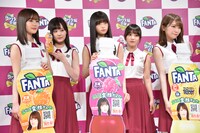 左から生田絵梨花、山下美月、齋藤飛鳥、与田祐希、秋元真夏。