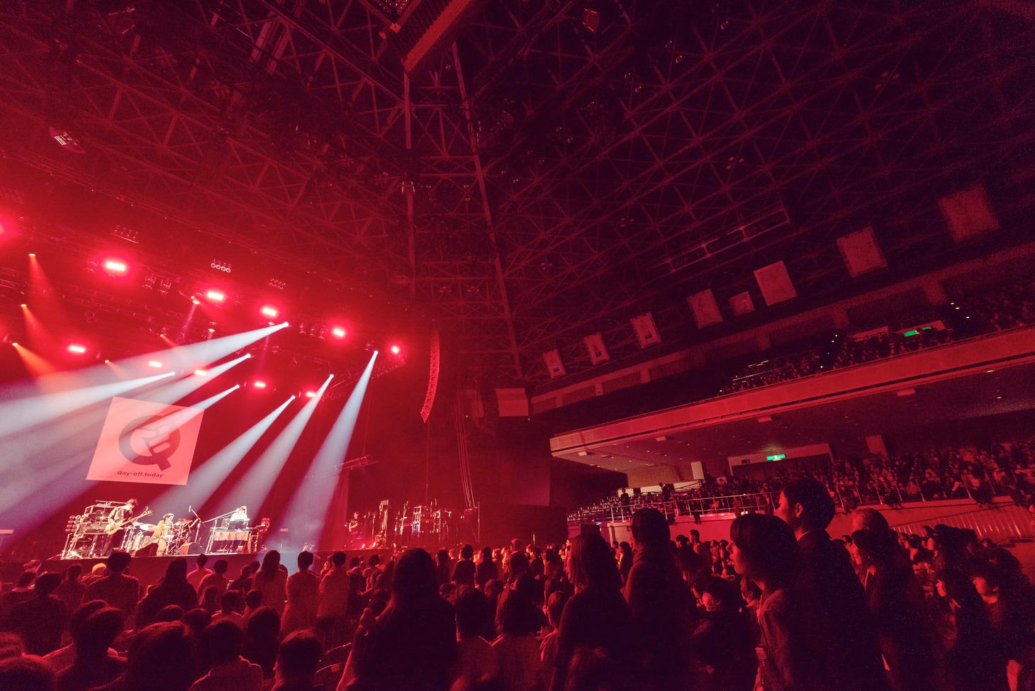 ペトロールズのライブの様子。