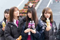 「ファンタ坂学園 変顔ボトル篇」のメイキングシーン。