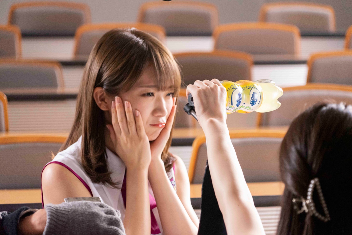 「ファンタ坂学園 変顔ボトル篇」のメイキングシーン。