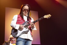 GODIEGOのライブの様子。