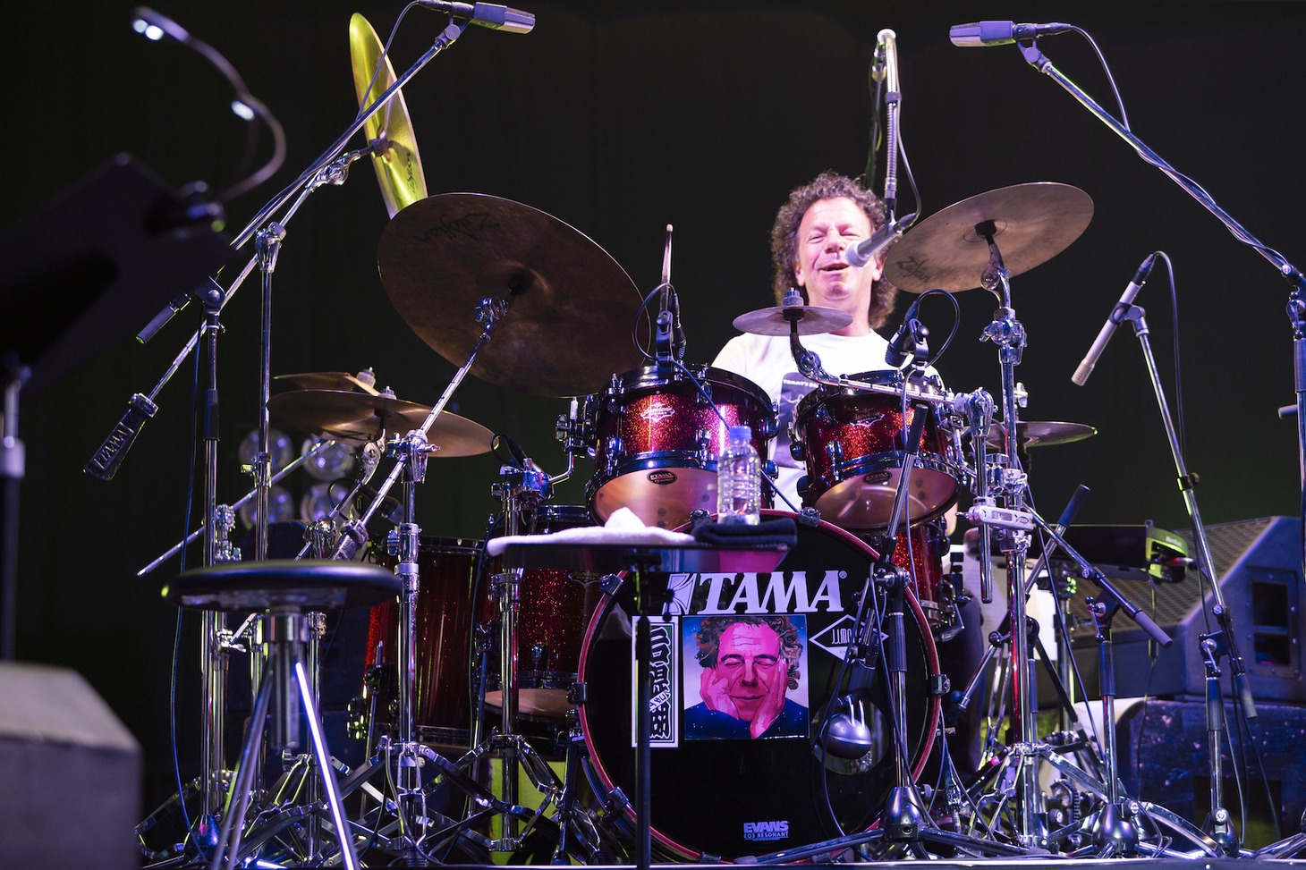 GODIEGOのライブの様子。