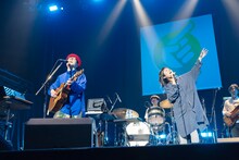 ハナレグミ。右はゲスト参加した原田郁子（クラムボン）。