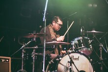 鈴木駿介（Dr / FINLANDSサポートメンバー）（撮影：小野正博）