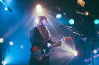 塩入冬湖（Vo, G / FINLANDS）（撮影：小野正博）