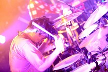 佐藤栄太郎（Dr / indigo la End）（撮影：谷古宇愛）