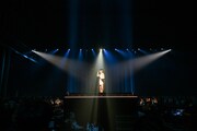宇多田ヒカル「Hikaru Utada Laughter in the Dark Tour 2018」の様子。（撮影：岸田哲平）