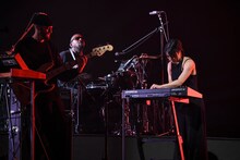 宇多田ヒカル「Hikaru Utada Laughter in the Dark Tour 2018」の様子。（撮影：岸田哲平）