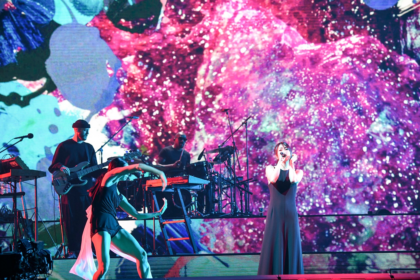 宇多田ヒカル「Hikaru Utada Laughter in the Dark Tour 2018」の様子。（撮影：岸田哲平）