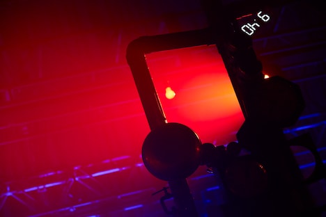 ずっと真夜中でいいのに。「1st LIVE ～まだまだ偽りでありんす。～」の様子。（撮影：鳥居洋介）