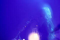 ずっと真夜中でいいのに。満員のオーディエンス詰めかけたワンマンライブ追加公演