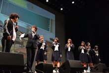 自由なトークを繰り広げるエビ中と流れ星。