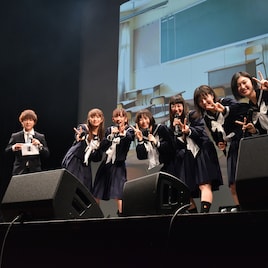 エビ中、10周年をお祝いした夜!満員ホールに響いた笑い声と「いやーさかー!」