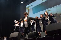 エビ中メンバーのシャッターチャンスを阻害するちゅうえい。