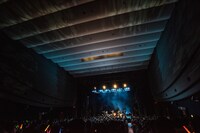 私立恵比寿中学「エビ展の前夜祭 ～開校10周年をお祝いする夜～」の様子。