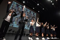 私立恵比寿中学「エビ展の前夜祭 ～開校10周年をお祝いする夜～」の様子。