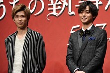 左から神宮寺勇太、永瀬廉。