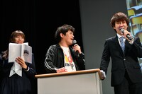 MCを務めた（左から）星名美怜、流れ星のちゅうえいと瀧上伸一郎。
