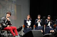 前山田健一を交えたトークの様子。