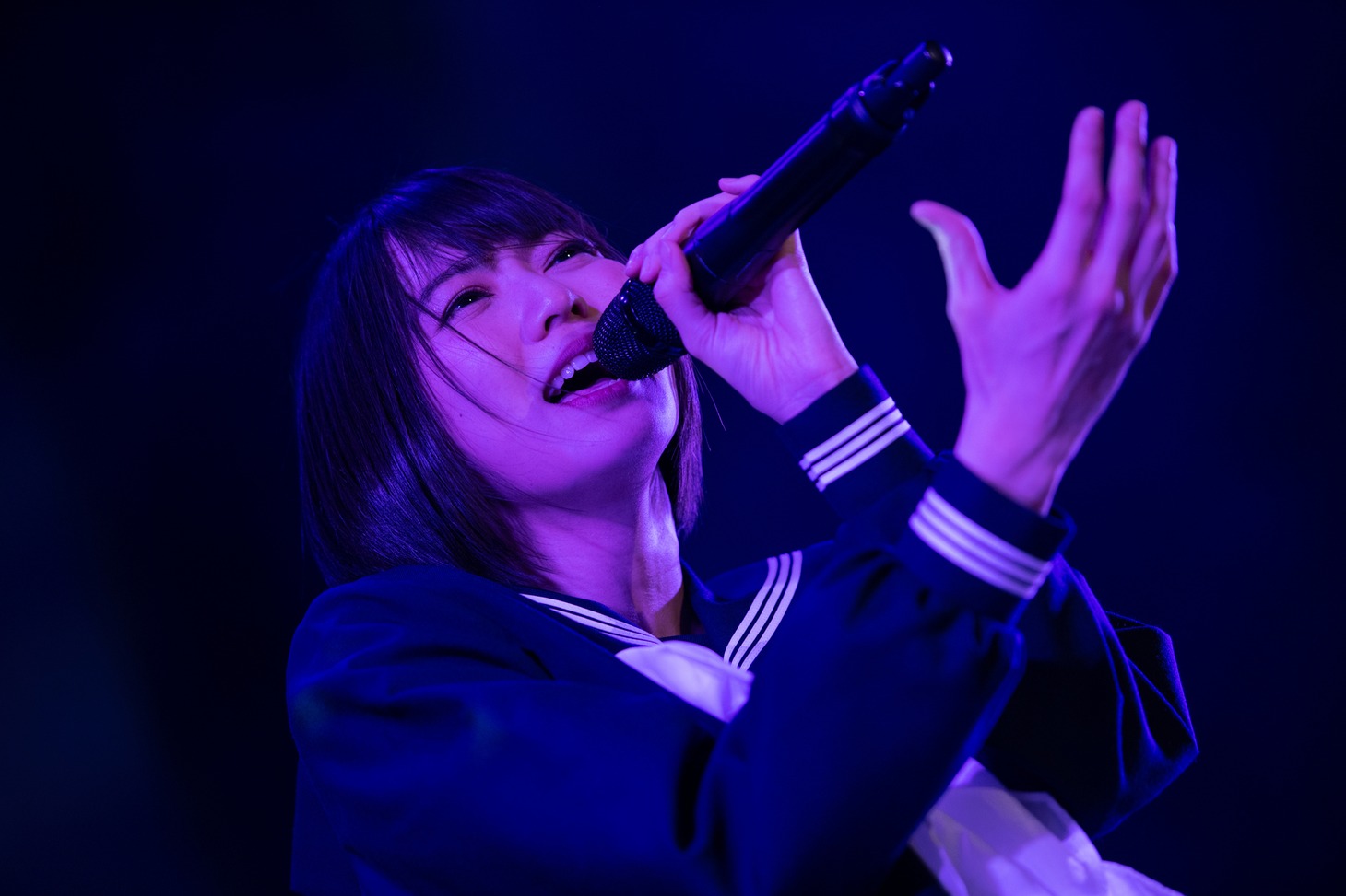 安本彩花