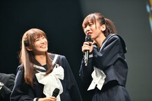 真山りか（右）にプレッシャーを与える星名美怜（左）。