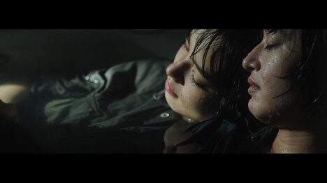 ハルレオ「さよならくちびる」ミュージックビデオのワンシーン。