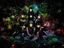 レーレ（前列中央）を迎えたMIGMA SHELTER。