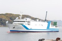 広島国際フェリーポートに入港するSTU48号。(c)STU48