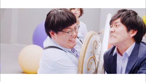 ポルカドットスティングレイ「バケノカワ」ミュージックビデオのワンシーン。