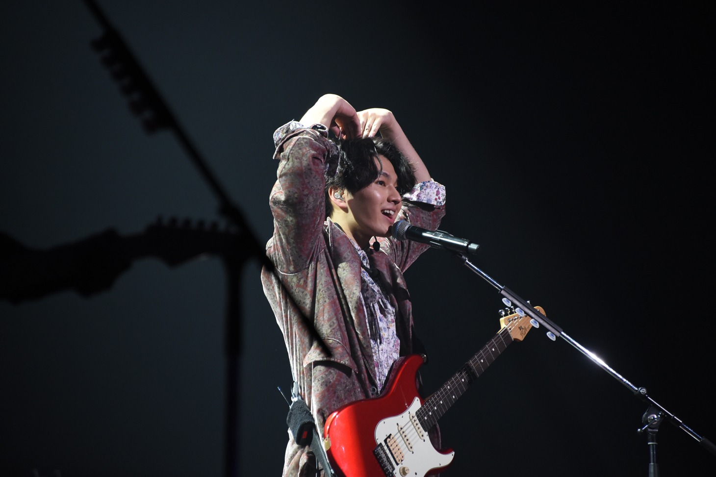 「スラッシャー、大好き！」とハートマークを作る矢部昌暉。