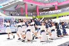 「サブリミナル作戦」をパフォーマンスするラストアイドルの2期生アンダー。