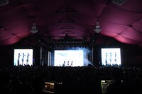 4月14日のGobi Stageで行われたPerfumeのライブの様子。（写真提供：ユニバーサルミュージック）