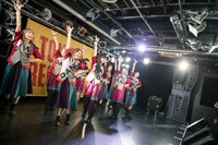 東京・タワーレコード渋谷店B1F CUTUP STUDIOでのミニライブ＆表彰式の様子。（撮影：外林健太）