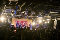 東京・タワーレコード渋谷店B1F CUTUP STUDIOでのミニライブ＆表彰式の様子。（撮影：外林健太）