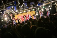 東京・タワーレコード渋谷店B1F CUTUP STUDIOでのミニライブ＆表彰式の様子。（撮影：外林健太）