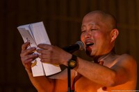 スタッフからの手紙を朗読するクリトリック・リス。