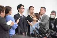 浦田直也（AAA）謝罪会見の様子。