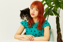 カイと焦げパン（撮影：藤島亮）