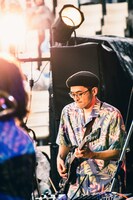 シライシ“ジチョー”コウジ（G / YOUR SONG IS GOOD）（撮影：小杉歩）