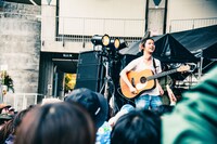 夏目知幸（Vo, G / シャムキャッツ）（撮影：小杉歩）